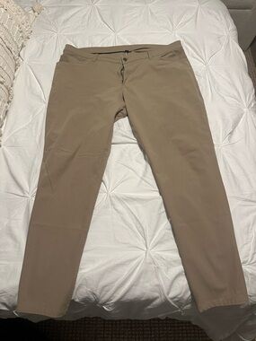 lululemon athletica Men's Khaki Stretch Chino Pants
